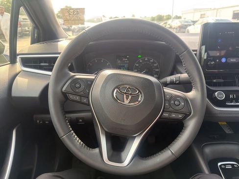 Used 2024 Toyota Corolla SE w/ SE Package image 10