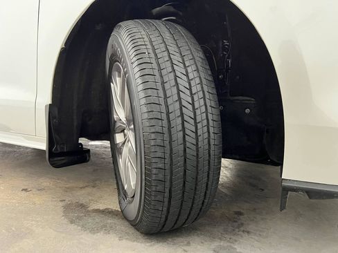 Used 2022 Toyota Sienna XLE w/ XLE Plus Package FWD image 32