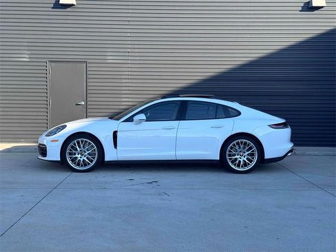 Used 2021 Porsche Panamera image 2