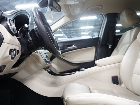 Used 2017 Mercedes-Benz GLA 250 image 10