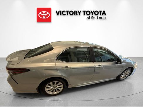 Used 2024 Toyota Camry SE FWD image 2