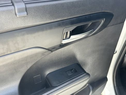 Used 2023 Toyota Highlander XLE FWD image 12