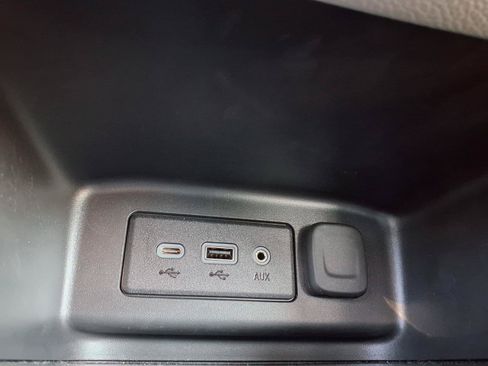 Used 2023 Chevrolet Equinox LS w/ LS Convenience Package FWD image 7
