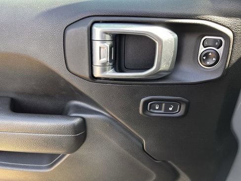 Used 2022 Jeep Gladiator Mojave w/ Trailer Tow Package image 28