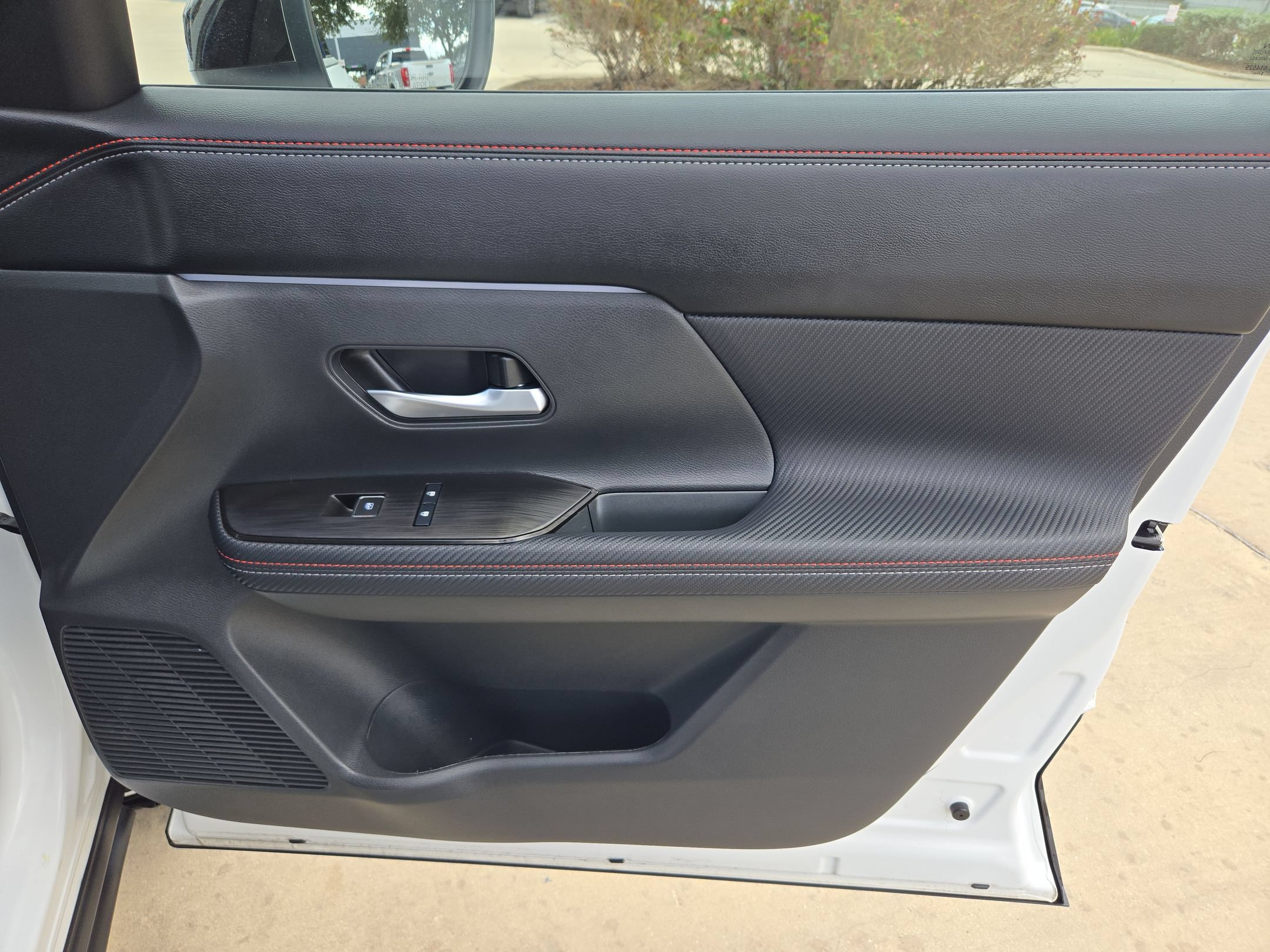 Certified 2026 Nissan Kicks SR w/ Cold Weather Package FWD image 29