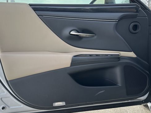 Used 2019 Lexus ES 350 image 16