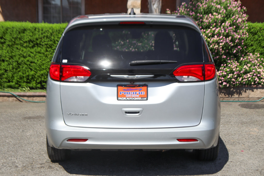 Used 2023 Chrysler Voyager LX FWD image 7