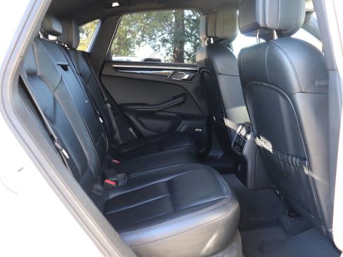 Used 2017 Porsche Macan image 37