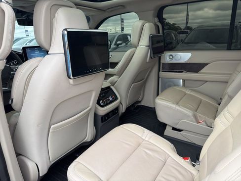 Used 2020 Lincoln Navigator Reserve w/ Equipment Group 208A Reserve AWD/4WD image 14