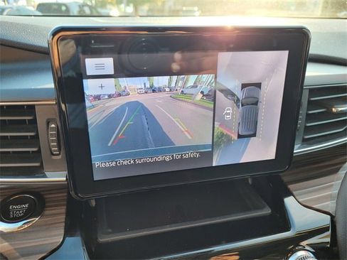 Used 2023 Ford Explorer Limited image 19