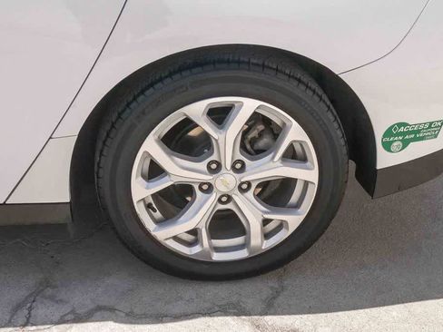 Used 2016 Chevrolet Volt Premier w/ Driver Confidence Package FWD image 6