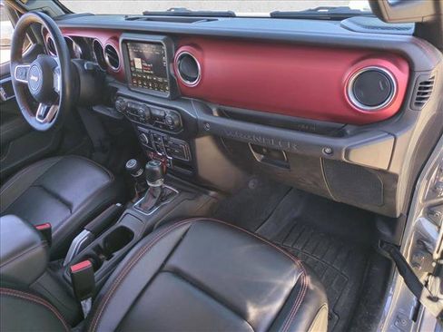 Used 2022 Jeep Wrangler Unlimited Rubicon w/ Cold Weather Group image 17