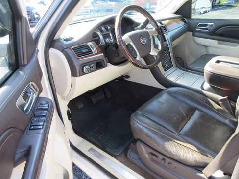 Used 2013 Cadillac Escalade Platinum AWD/4WD image 13