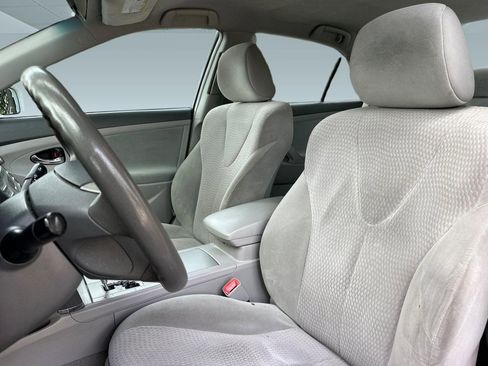 Used 2011 Toyota Camry LE image 5