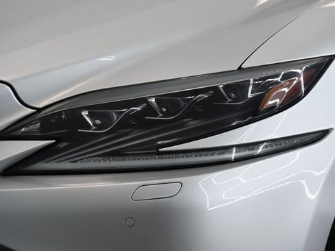 Used 2018 Lexus LS 500 w/ Luxury Package image 8