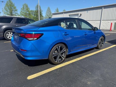 Used 2023 Nissan Sentra SR w/ Electronics Package FWD image 3