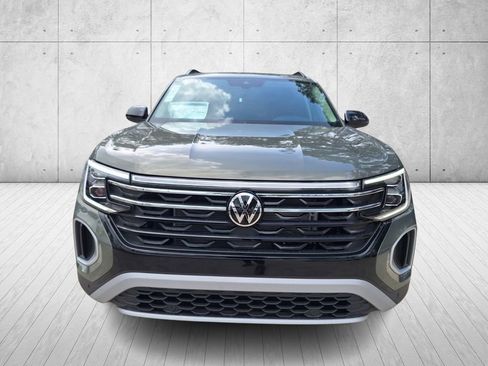 New 2026 Volkswagen Atlas Peak Edition image 8