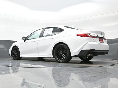 Used 2025 Toyota Camry SE image 29