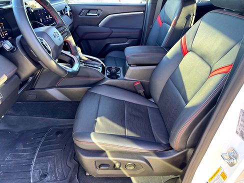 Used 2024 Chevrolet Colorado Z71 w/ Z71 Convenience Package 2 image 11