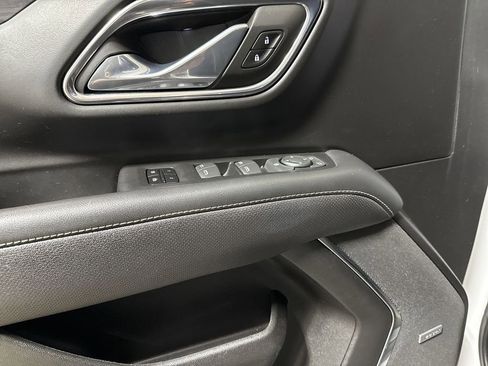 Used 2023 GMC Yukon XL SLT image 21