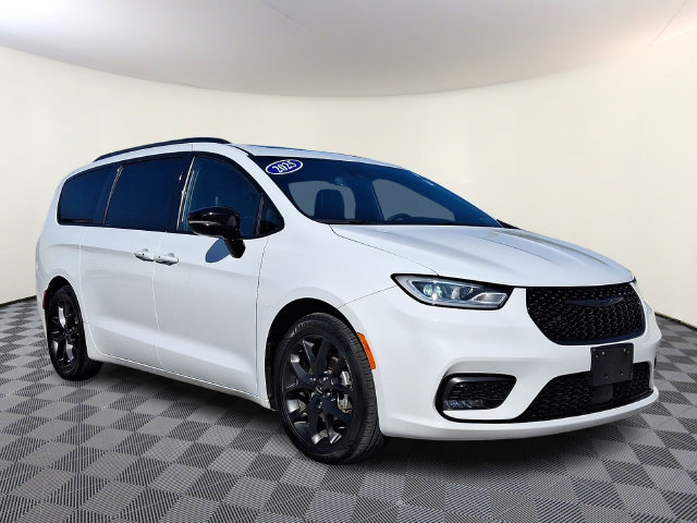 Used 2025 Chrysler Pacifica Limited FWD image 1