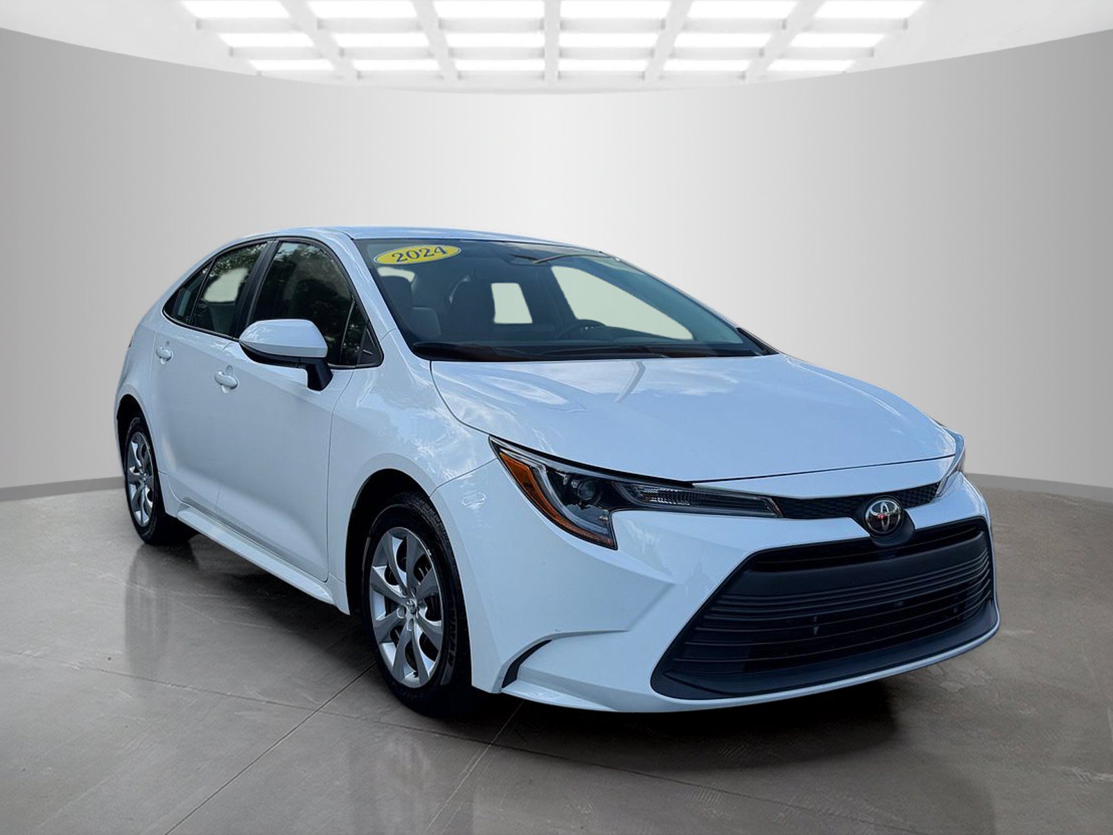 Used 2024 Toyota Corolla LE FWD image 5