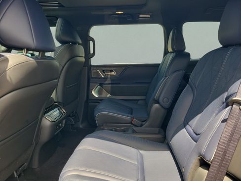 Certified 2026 INFINITI QX80 4WD w/ Sport Exterior Package image 38
