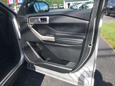 Used 2022 Ford Explorer XLT image 45