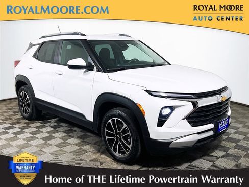 Used 2025 Chevrolet TrailBlazer LT AWD/4WD image 1