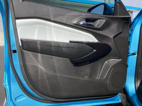 Used 2025 Chevrolet Trax LT w/ Driver Confidence Package image 31