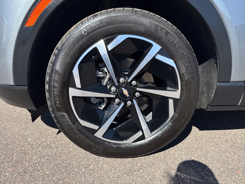 Used 2025 Chevrolet Equinox EV LT FWD image 23