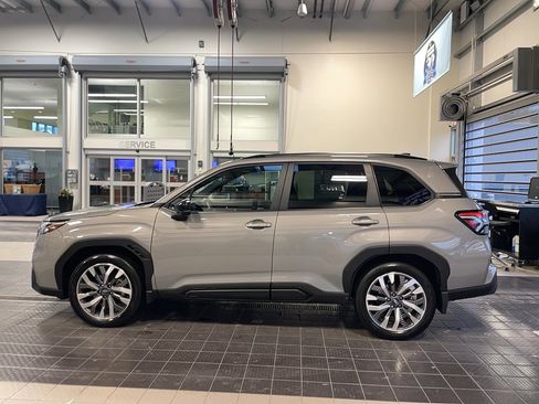 Used 2025 Subaru Forester Touring image 4