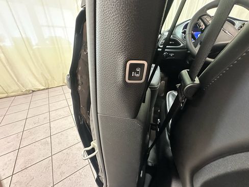 Used 2026 Chrysler Pacifica Limited w/ S Appearance Package FWD image 23
