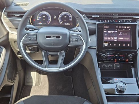 New 2025 Jeep Grand Cherokee Altitude image 28