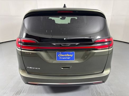 New 2027 Chrysler Pacifica Select FWD image 7
