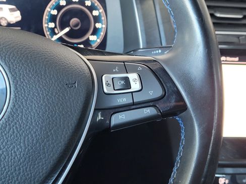 Used 2019 Volkswagen e-Golf SEL Premium image 18