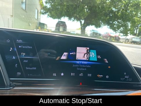 Used 2022 Cadillac Escalade Luxury AWD/4WD image 16