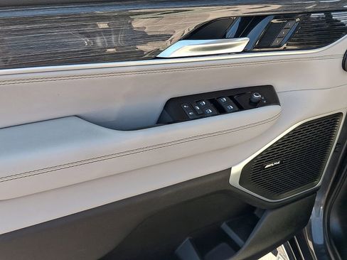 Used 2022 Jeep Wagoneer Series II image 12