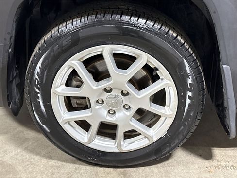 Used 2019 Jeep Renegade Latitude w/ Cold Weather Group image 26