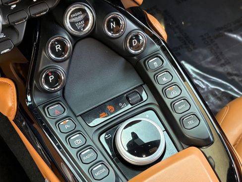 Used 2023 Aston Martin V8 Vantage Coupe RWD image 21