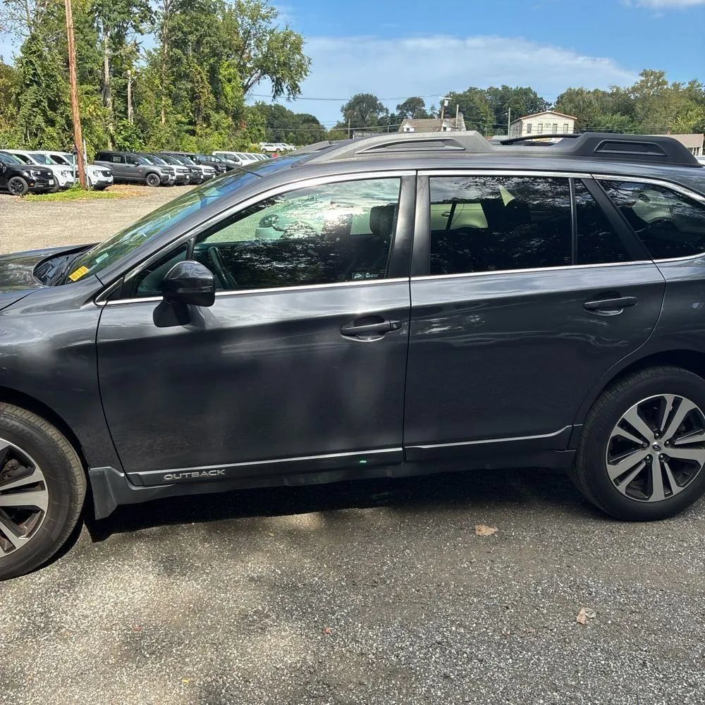 Used 2018 Subaru Outback 3.6R Limited AWD/4WD image 4