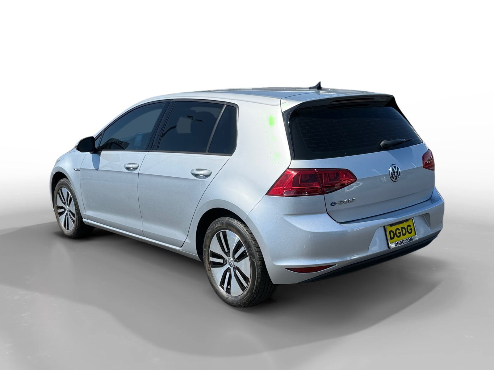 Used 2016 Volkswagen e-Golf SE w/ DC Fast Charging Package FWD image 3