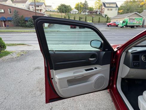 Used 2005 Dodge Magnum R/T RWD image 10