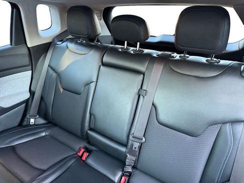 Used 2022 Jeep Compass Latitude image 10