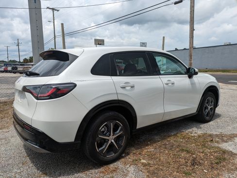 Used 2023 Honda HR-V EX-L image 4