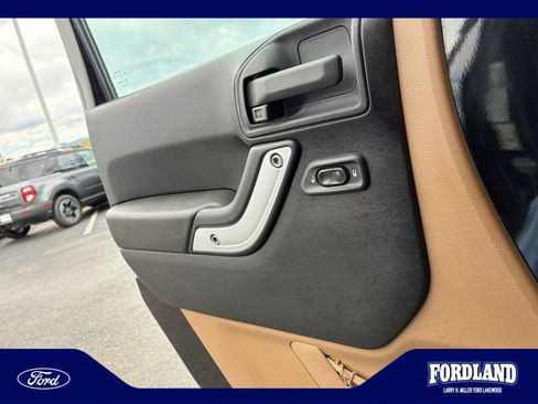 Used 2013 Jeep Wrangler Unlimited Sahara w/ Dual Top Group AWD/4WD image 13