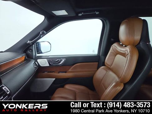 Used 2020 Lincoln Navigator Reserve AWD/4WD image 12