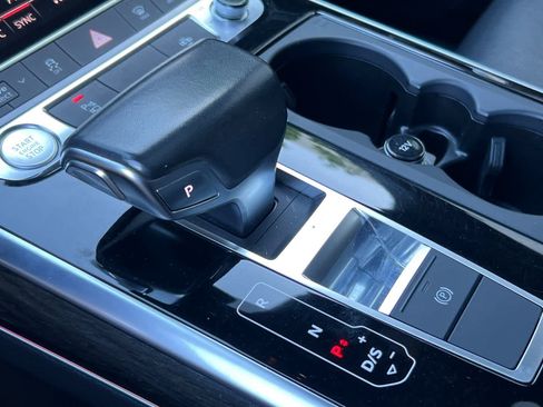 Used 2019 Audi Q8 Premium Plus w/ Premium Plus AWD/4WD image 23
