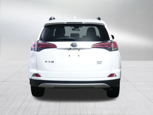 Used 2018 Toyota RAV4 XLE AWD/4WD image 6