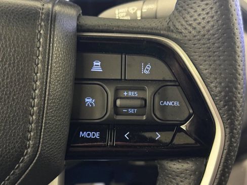 Used 2023 Toyota Tundra Platinum w/ Advanced Package AWD/4WD image 37